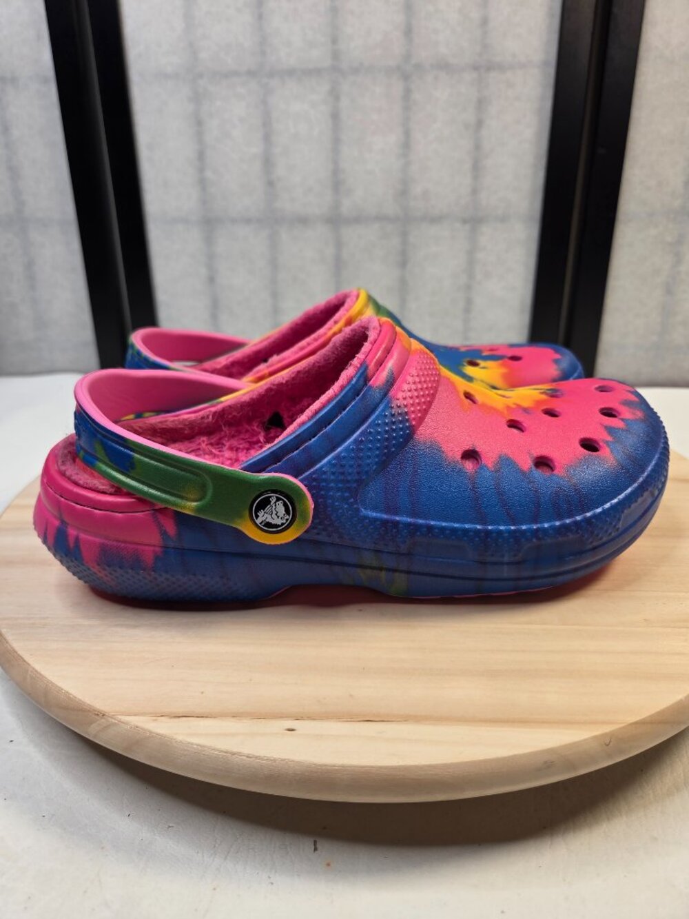 Crocs Classic Tie Dye Graphic Fur Lined Clogs Women US 8 - Picture 2 of 13